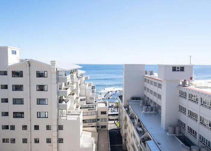 Flamingo 802 - Top Floor Ocean Facing Sea Point Apartment With Daily Housekeeping