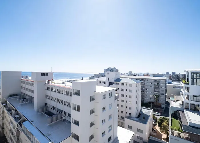 Flamingo 802 - Top Floor Ocean Facing Sea Point Apartment With Daily Housekeeping