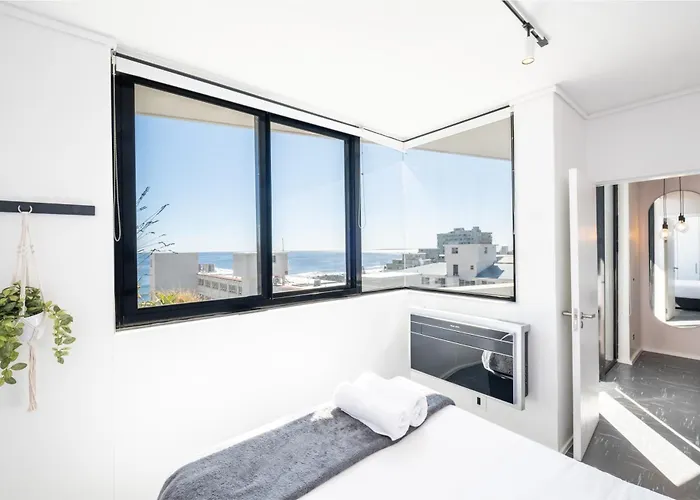 Flamingo 802 - Top Floor Ocean Facing Sea Point Apartment With Daily Housekeeping