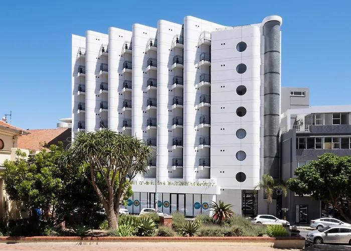 Flamingo 802 - Top Floor Ocean Facing Sea Point Apartment With Daily Housekeeping