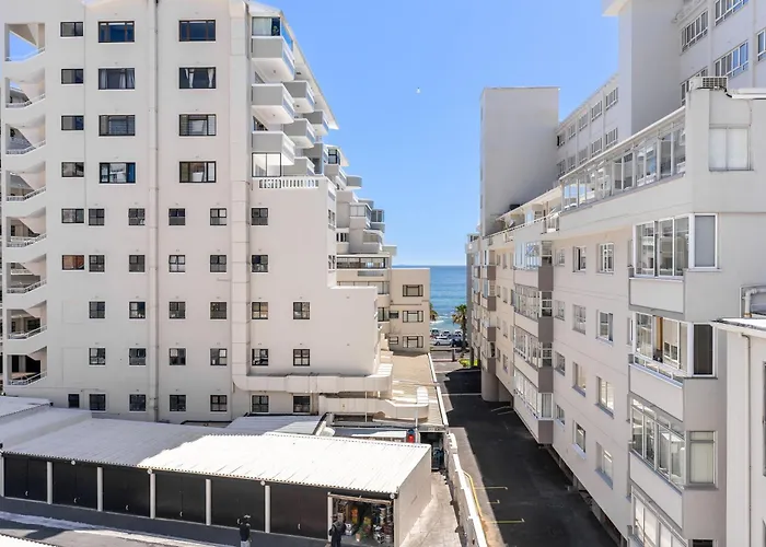 Flamingo 802 - Top Floor Ocean Facing Sea Point Apartment With Daily Housekeeping