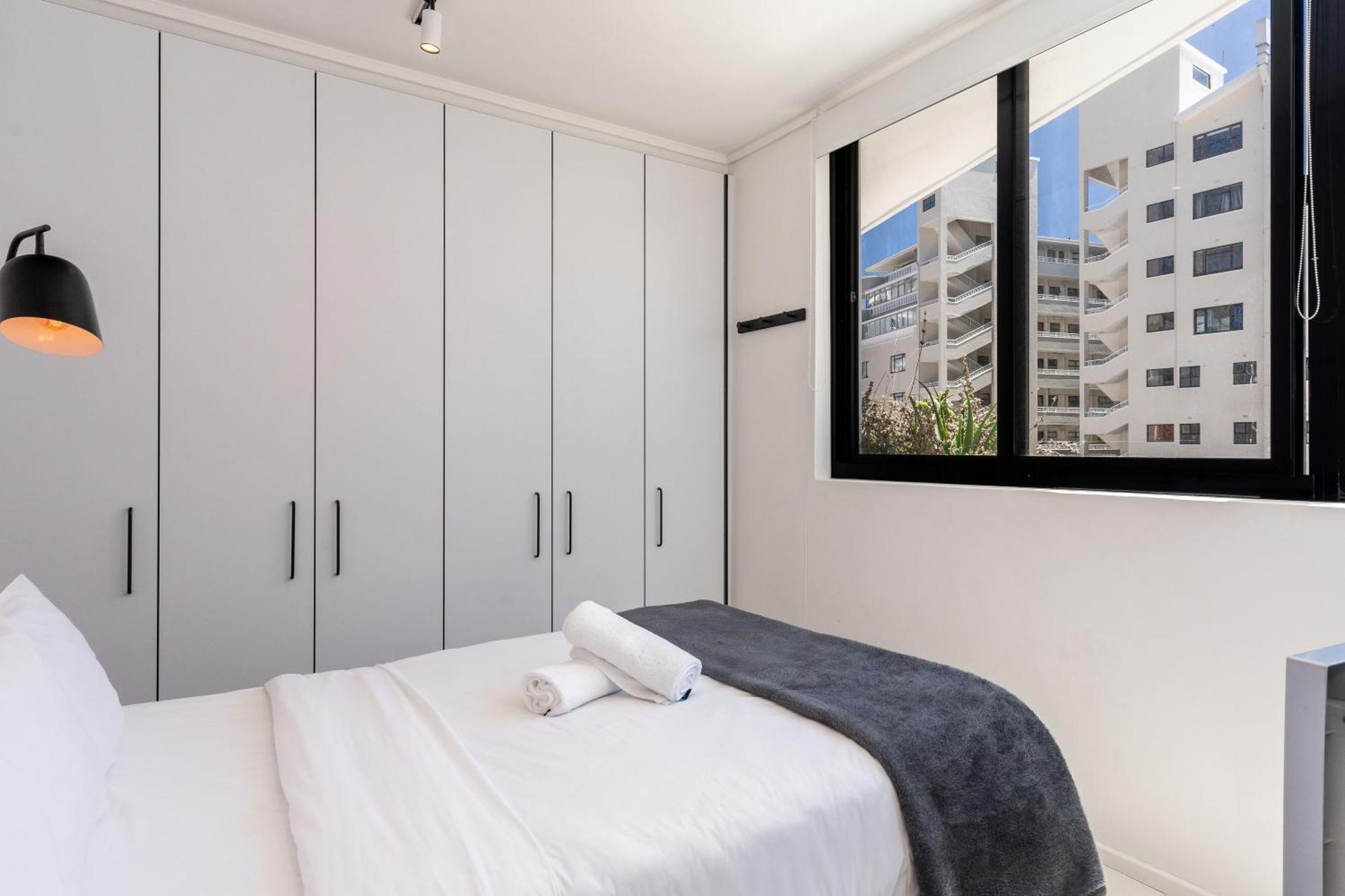 Apartamento Flamingo 802 - Top Floor Ocean Facing Sea Point Apartment With Daily Housekeeping