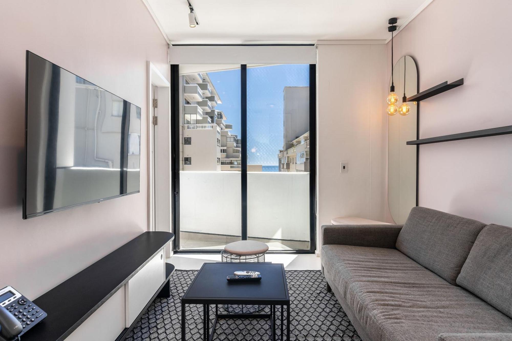 Apartamento Flamingo 802 - Top Floor Ocean Facing Sea Point Apartment With Daily Housekeeping *