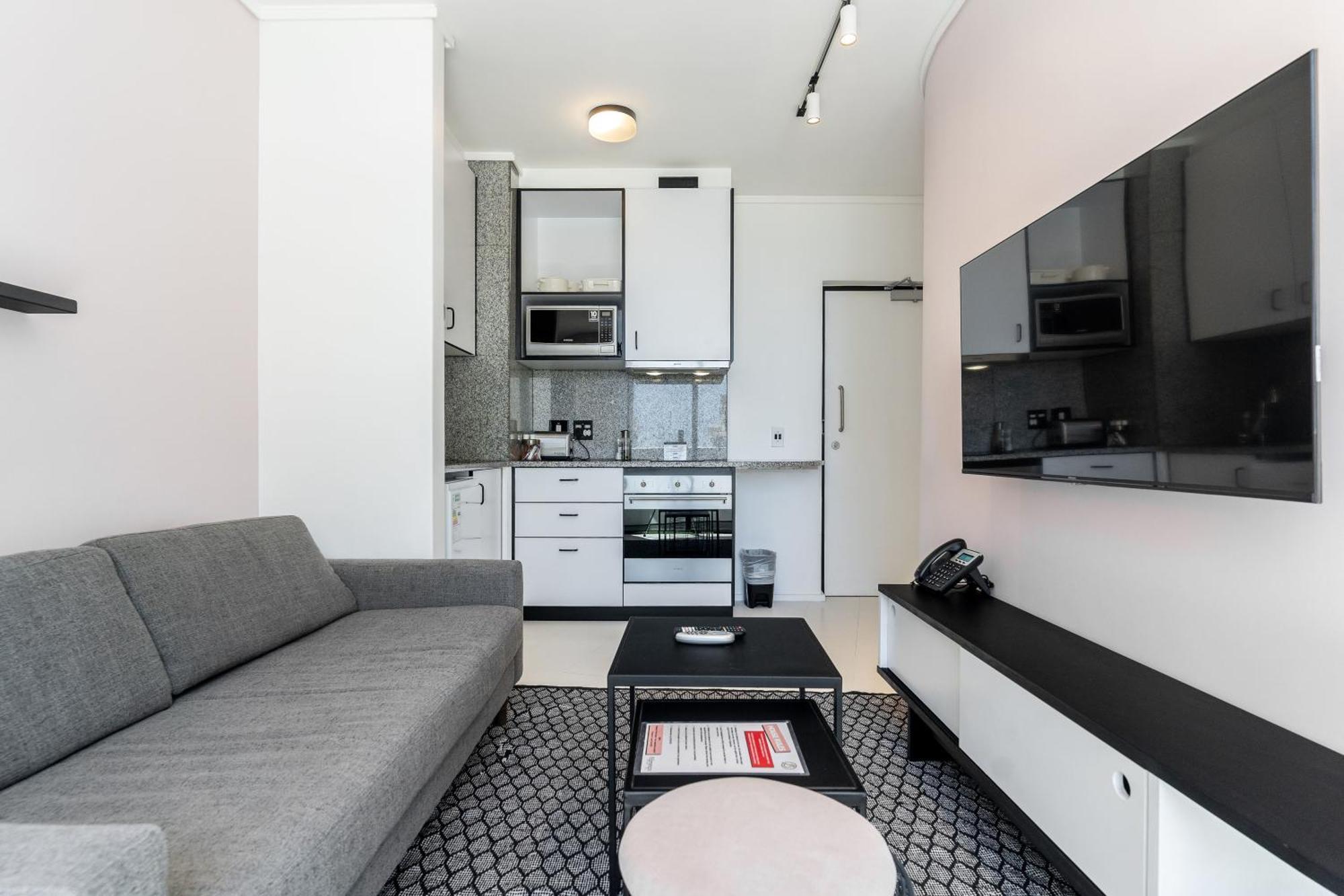 Flamingo 802 - Top Floor Ocean Facing Sea Point Apartment With Daily Housekeeping Apartamento
