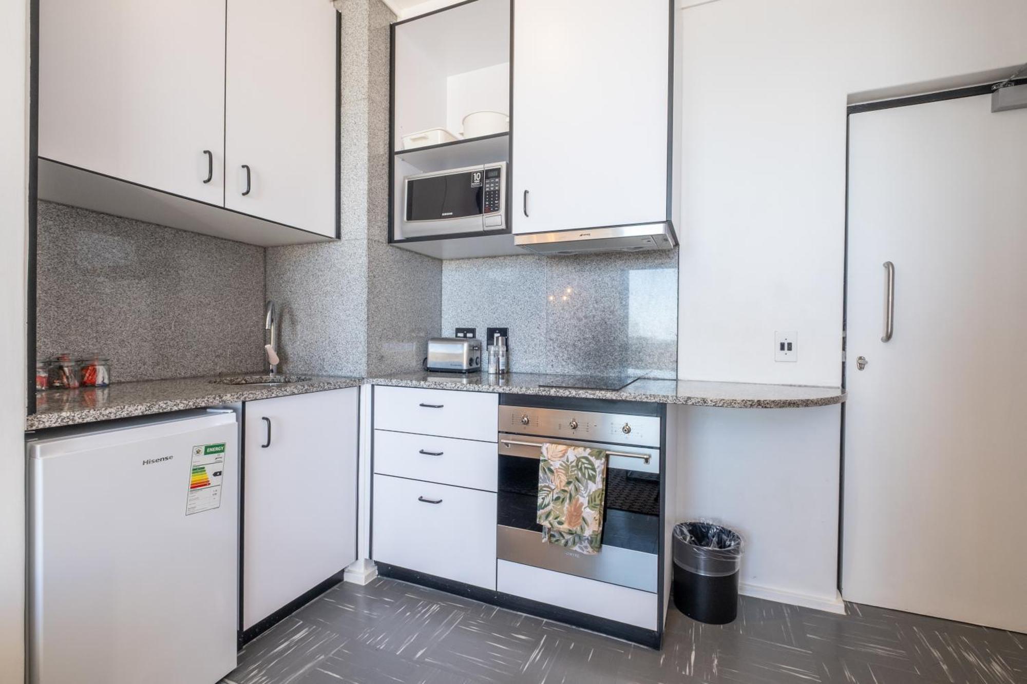 Flamingo 802 - Top Floor Ocean Facing Sea Point Apartment With Daily Housekeeping Apartamento *