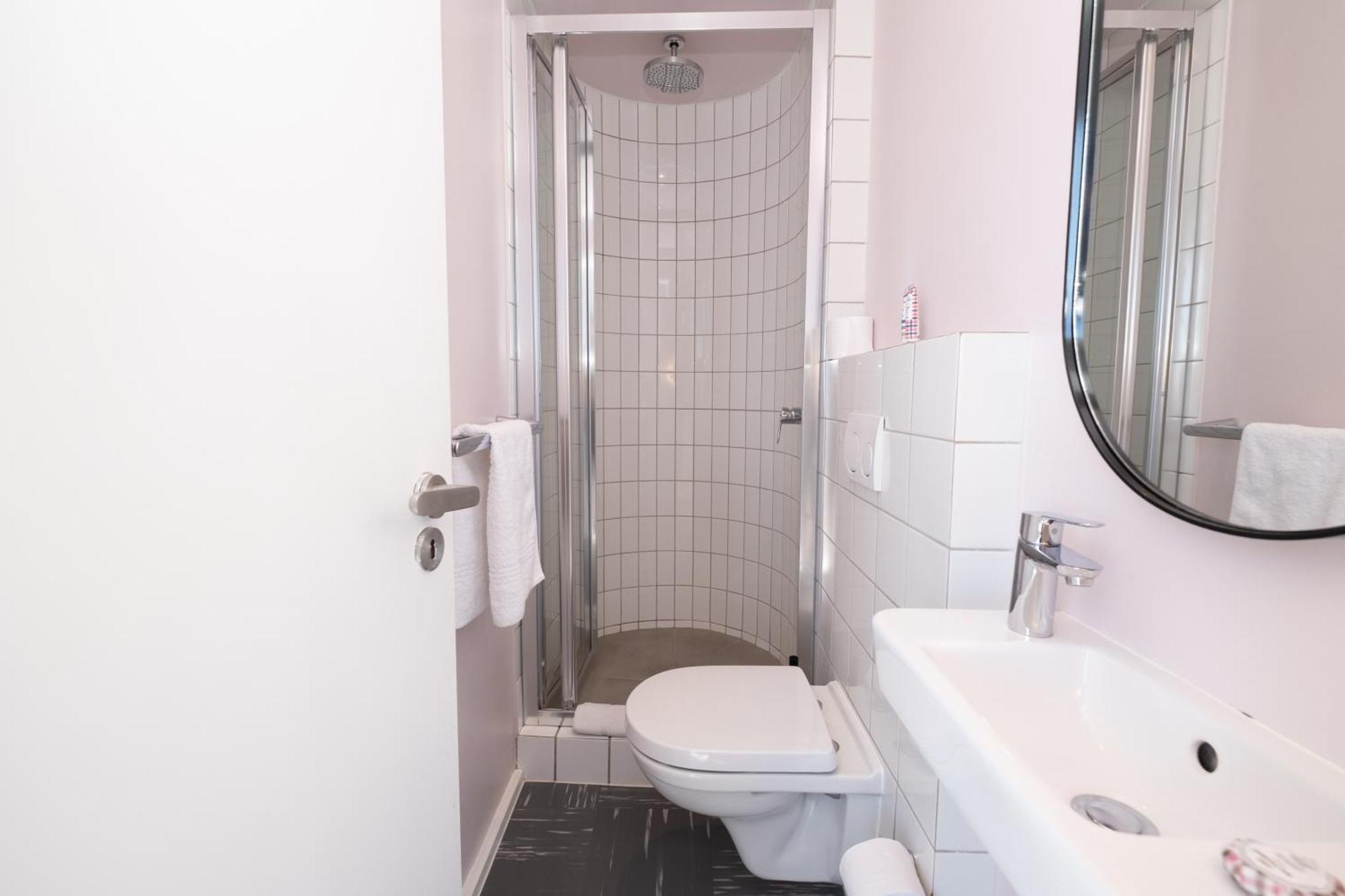 Flamingo 802 - Top Floor Ocean Facing Sea Point Apartment With Daily Housekeeping
