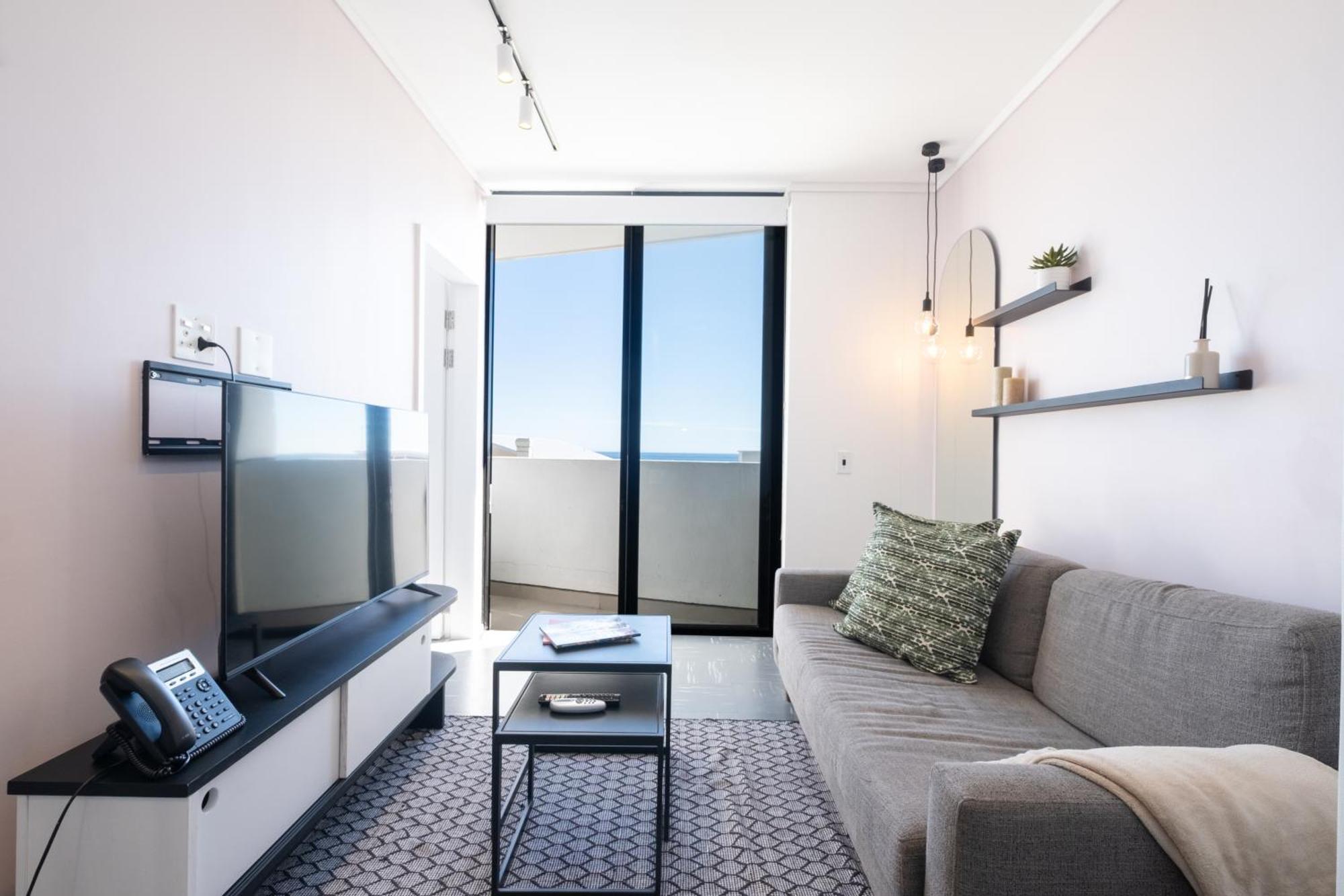 Flamingo 802 - Top Floor Ocean Facing Sea Point Apartment With Daily Housekeeping Apartamento *