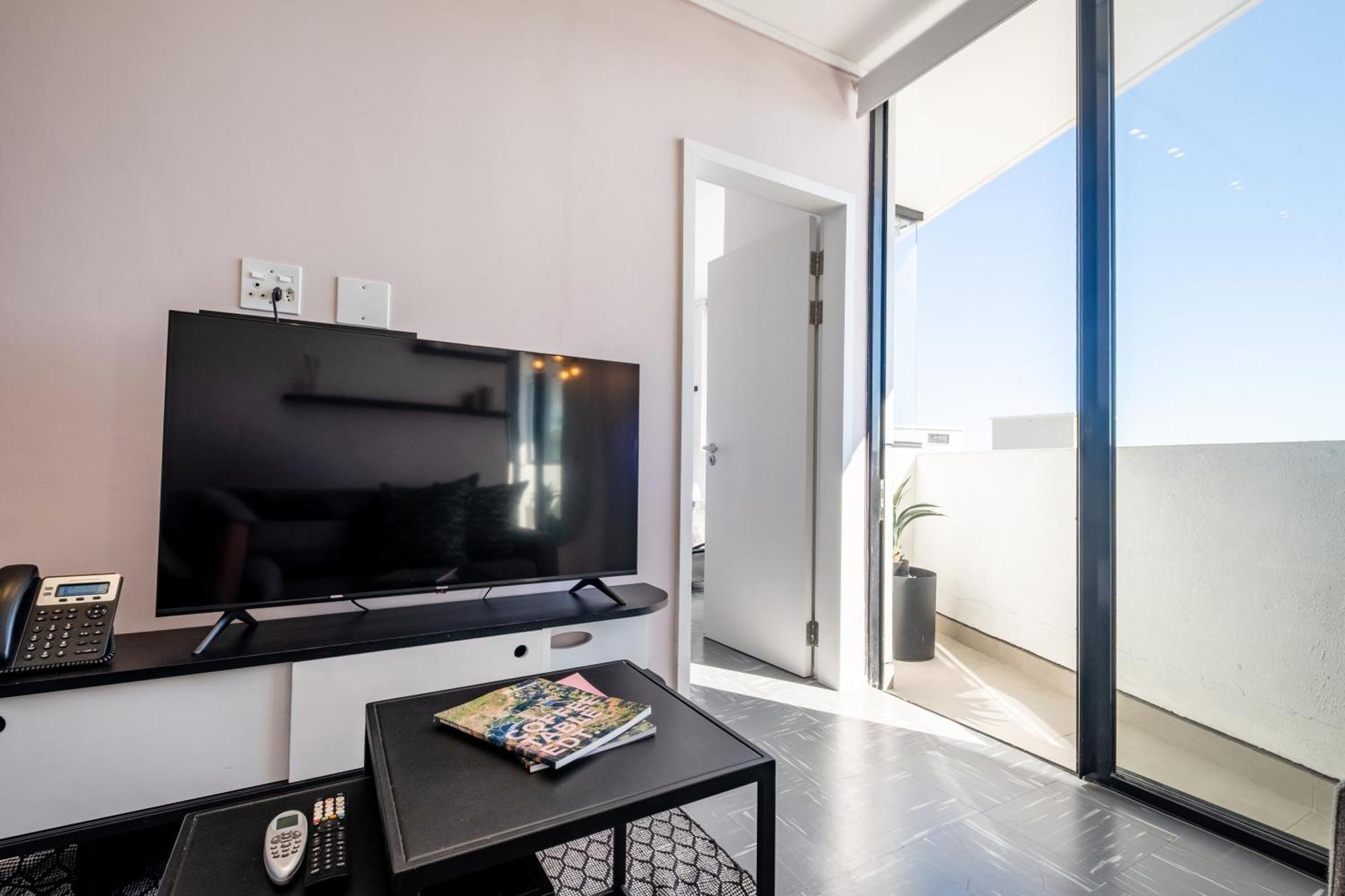 Apartamento Flamingo 802 - Top Floor Ocean Facing Sea Point Apartment With Daily Housekeeping *
