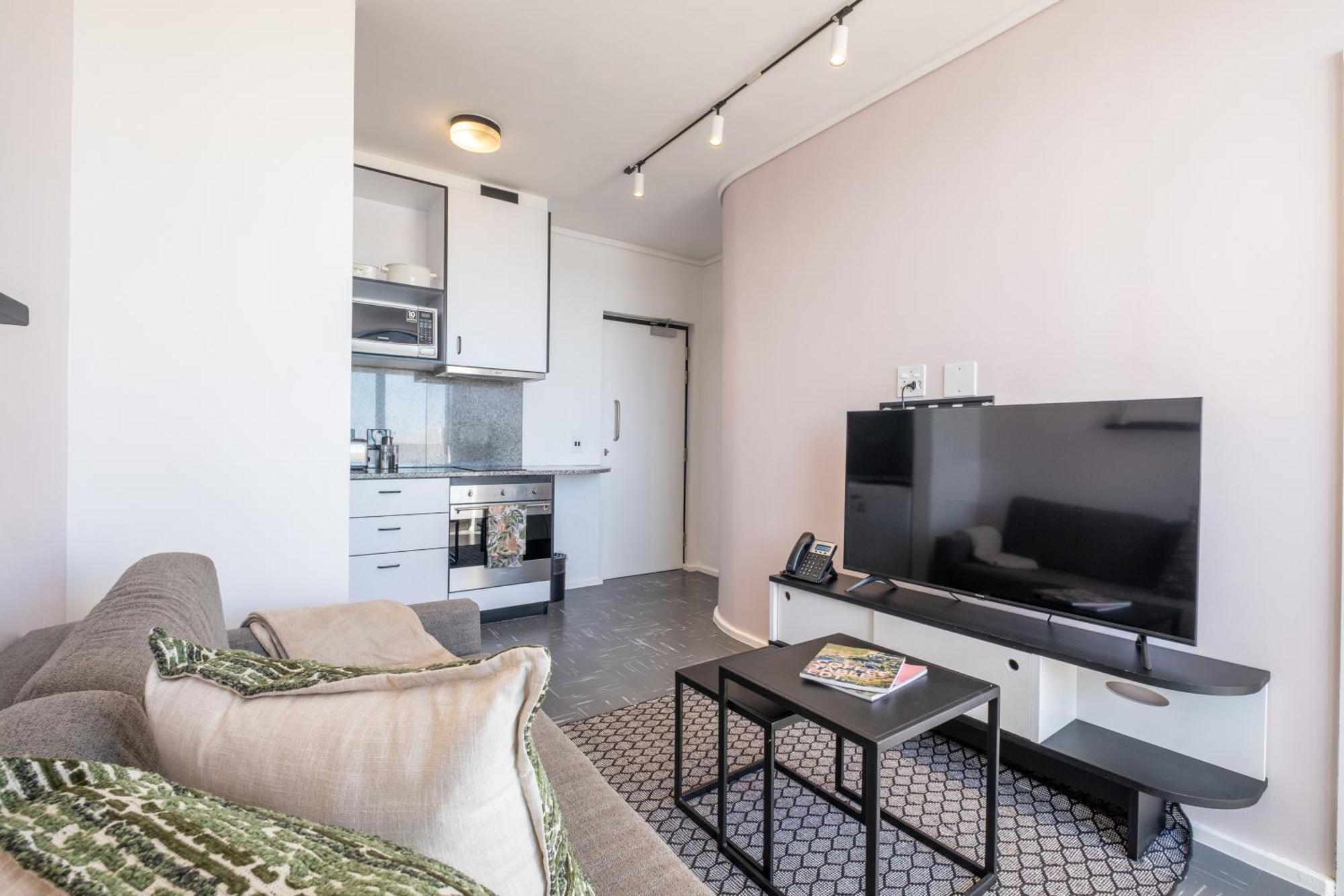 Flamingo 802 - Top Floor Ocean Facing Sea Point Apartment With Daily Housekeeping Apartamento
