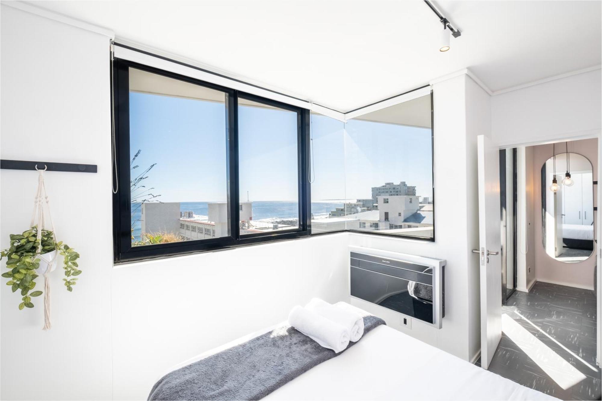 Apartamento Flamingo 802 - Top Floor Ocean Facing Sea Point Apartment With Daily Housekeeping